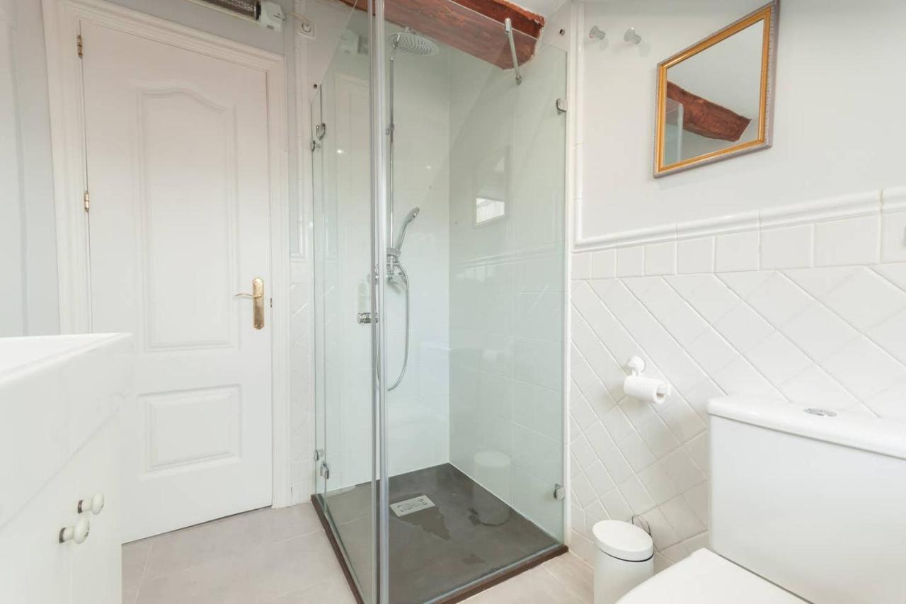 Cozy One-Bedroom Penthhouse La Latina มาดริด ภายนอก รูปภาพ