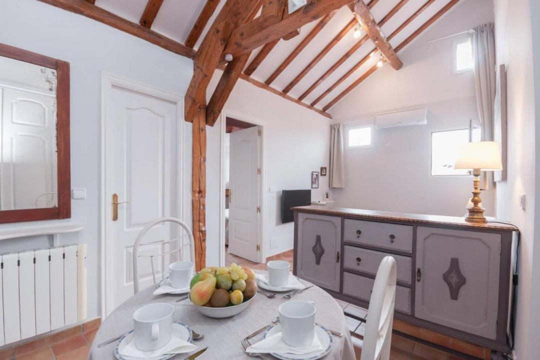 Cozy One-Bedroom Penthhouse La Latina มาดริด ภายนอก รูปภาพ