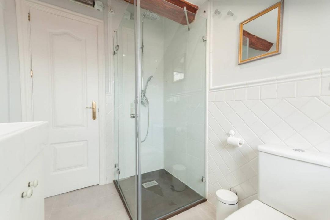 Cozy One-Bedroom Penthhouse La Latina มาดริด ภายนอก รูปภาพ