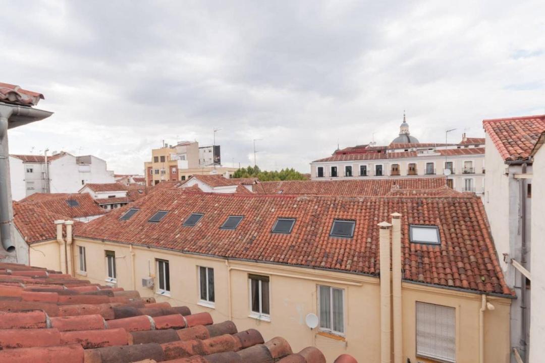 Cozy One-Bedroom Penthhouse La Latina มาดริด ภายนอก รูปภาพ